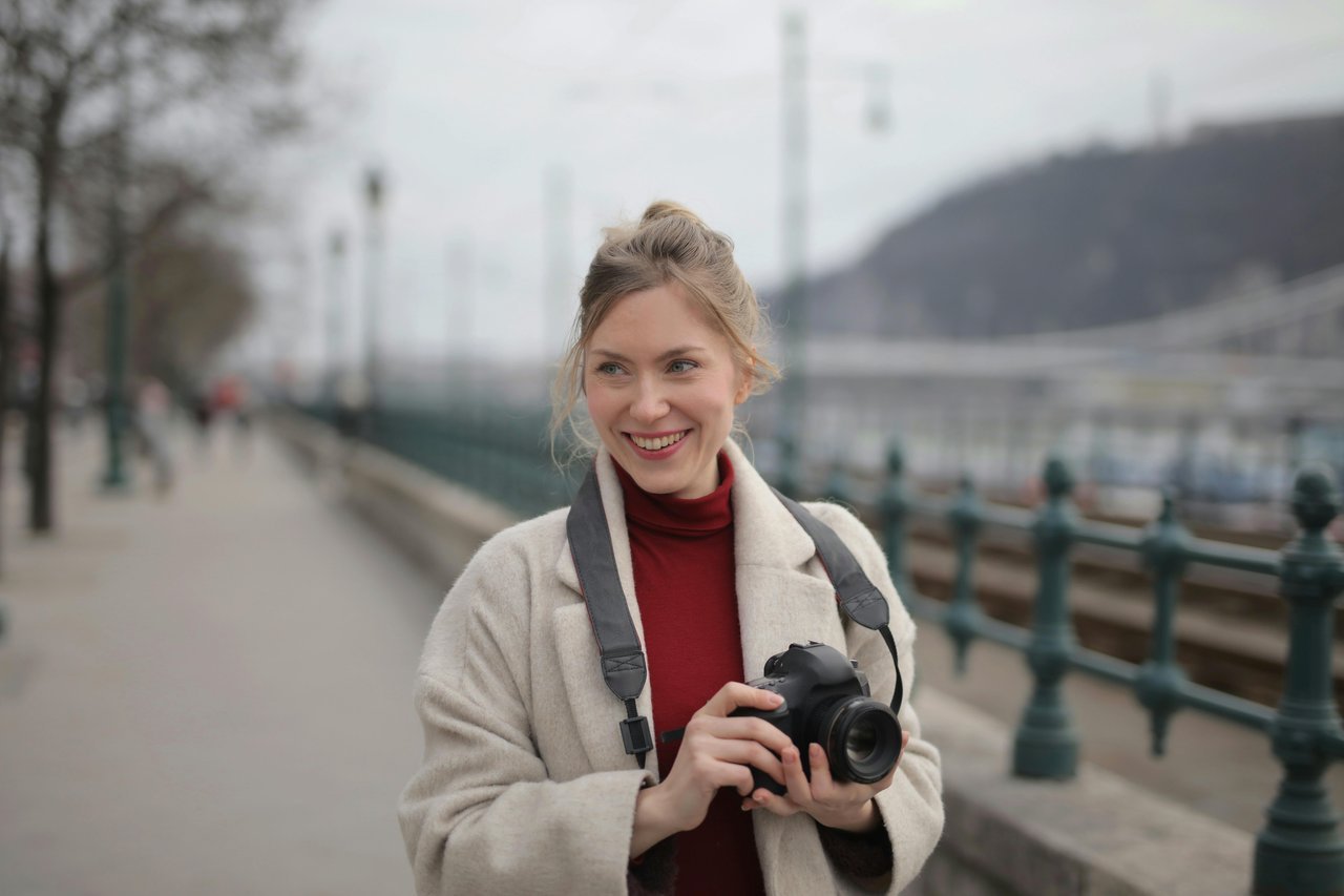 Fotógrafa profesional lista para activar su perfil